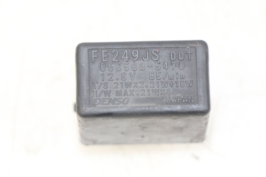 photo de KNIPPERLICHTRELAIS SUZUKI BURGMAN 650 (2002 - 2004) - Detail van het onderdeel