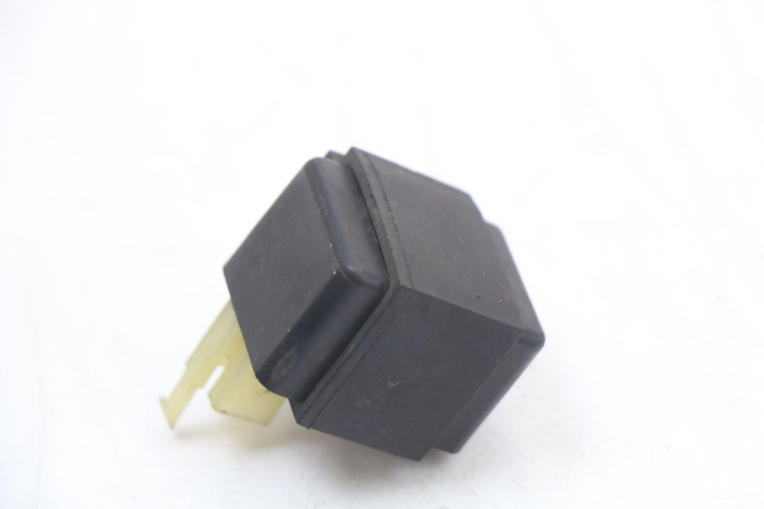 photo de KNIPPERLICHTRELAIS SUZUKI BURGMAN 125 (2007 - 2014) - Detail van het onderdeel