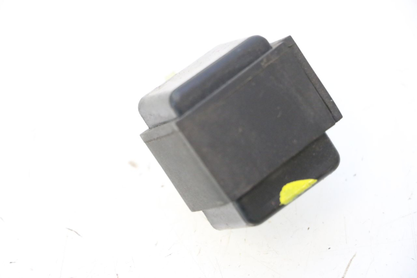 photo de KNIPPERLICHTRELAIS SUZUKI BURGMAN 125 (2007 - 2014) - Detail van het onderdeel