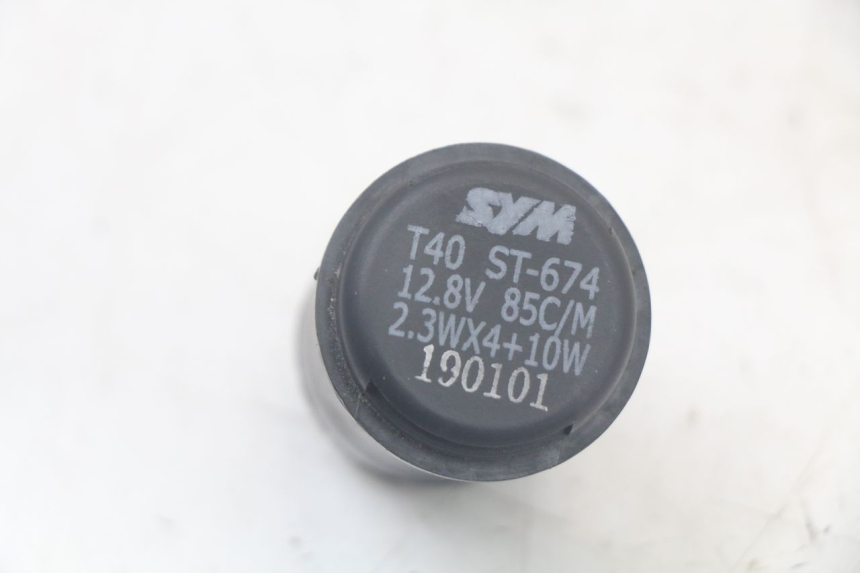 photo de KNIPPERLICHTRELAIS SYM CROX 4T 50 (2016 - 2023) - Detail van het onderdeel