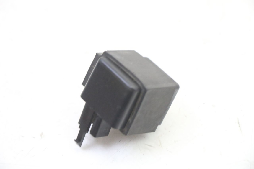 photo de KNIPPERLICHTRELAIS SUZUKI GS GSE 500 (2001 - 2003) - Detail van het onderdeel