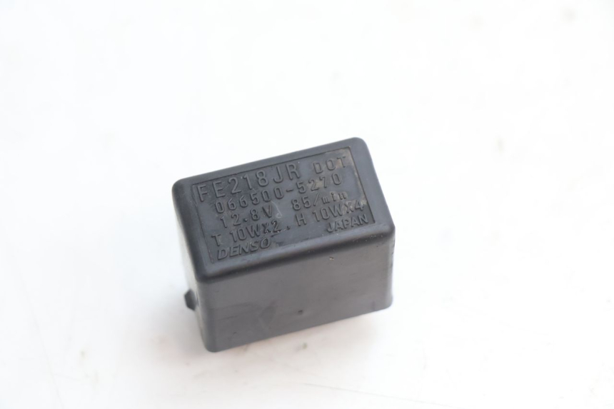 photo de KNIPPERLICHTRELAIS SUZUKI GSR 600 (2005 - 2012) - Detail van het onderdeel