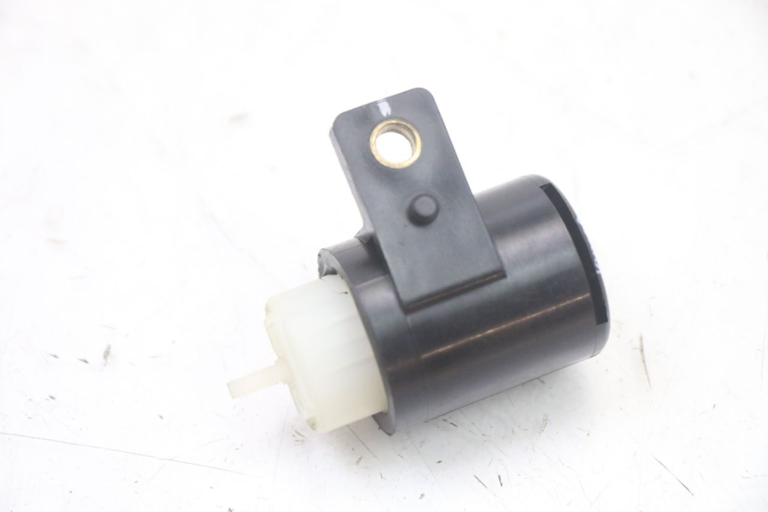 photo de KNIPPERLICHTRELAIS KYMCO PEOPLE S 125 (2000 - 2008) - Zoom op gebruiksstaat