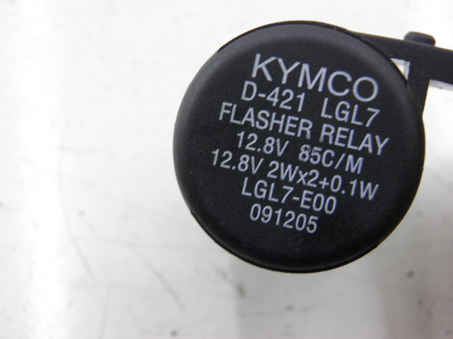 photo de KNIPPERLICHTRELAIS KYMCO QUANNON NAKED 125 (2010) - Detail van het onderdeel
