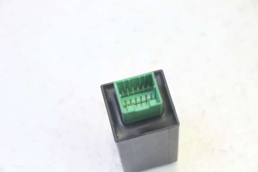 photo de KNIPPERLICHTRELAIS PIAGGIO MP3 RL 250 (2006 - 2010) - Zoom op gebruiksstaat