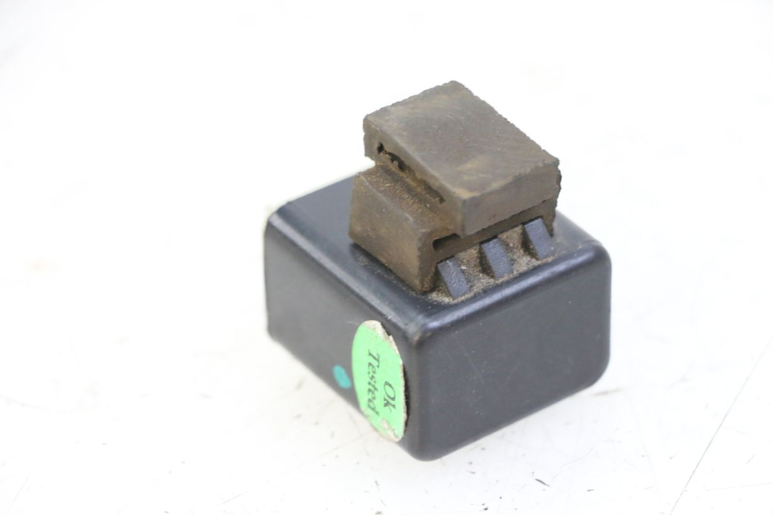 photo de RICHTINGAANWIJZERRELAIS PIAGGIO ZIP 4T 50 (2018 - 2020) - Detail van het onderdeel