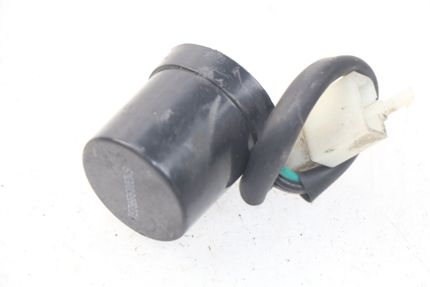 photo de KNIPPERLICHTRELAIS TNT MOTOR ROMA 10' 4T 50 (2019 - 2022) - Detail van het onderdeel