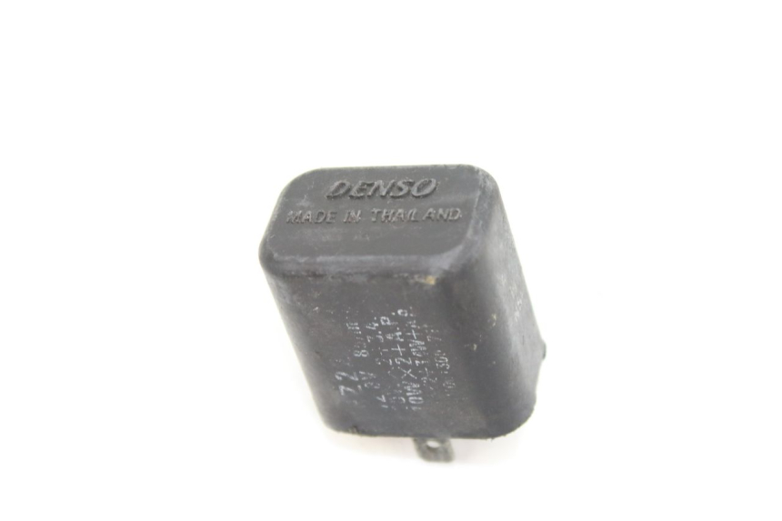 photo de RICHTINGAANWIJZERRELAIS YAMAHA SLIDER NAKED 50 (2004 - 2018) - Zoom op gebruiksstaat