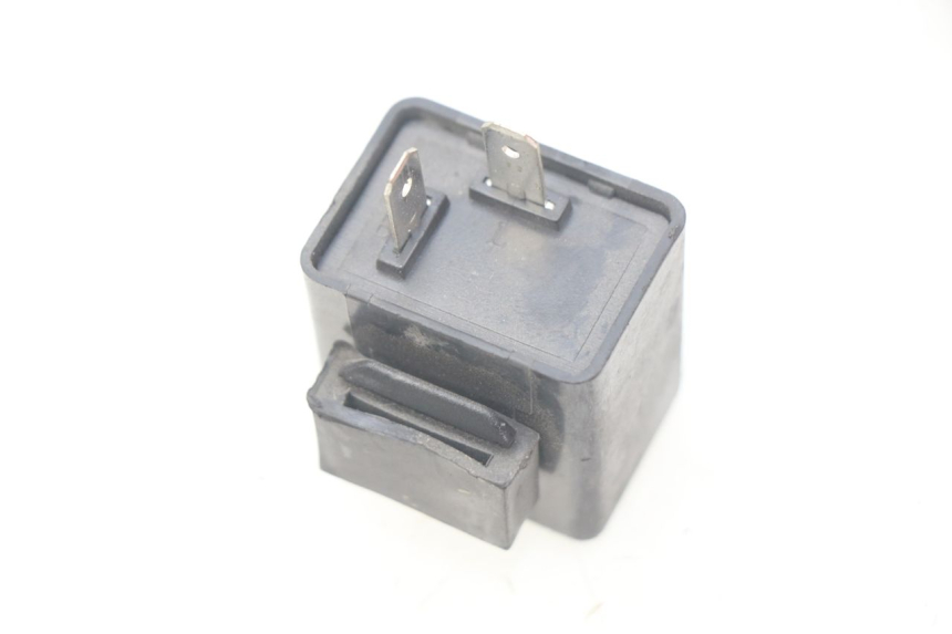 photo de RICHTINGAANWIJZERRELAIS YAMAHA SLIDER NAKED 50 (2004 - 2018) - Detail van het onderdeel