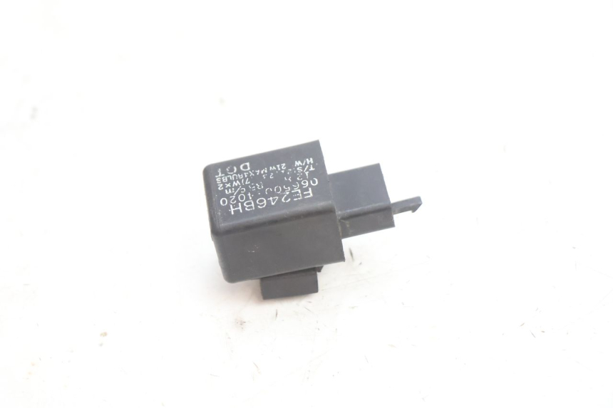 photo de KNIPPERLICHTCENTRALE KYMCO SUPER 8 2T 50 (2007 - 2013) - Detail van het onderdeel
