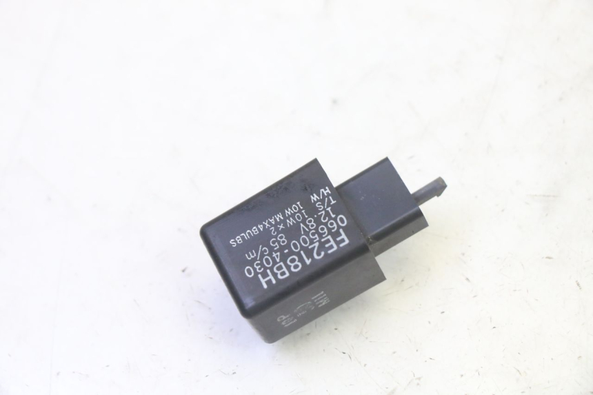 photo de KNIPPERLICHTRELAIS YAMAHA TDM ABS 900 (2002 - 2014) - Detail van het onderdeel