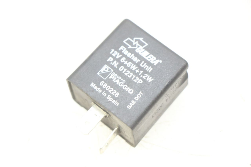 photo de KNIPPERLICHTRELAIS PIAGGIO VESPA PRIMAVERA 2T 50 (2013 - 2018) - Hoofdaanzicht