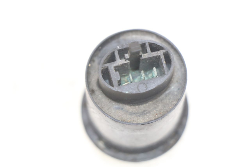 photo de RICHTINGAANWIJZERRELAIS KYMCO VITALITY 2T 50 (2004 - 2010) - Zoom op gebruiksstaat