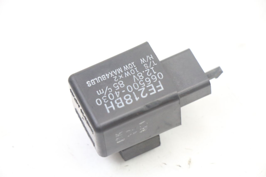 photo de RICHTINGAANWIJZERRELAIS YAMAHA XJ6 600 (2008 - 2016) - Detail van het onderdeel