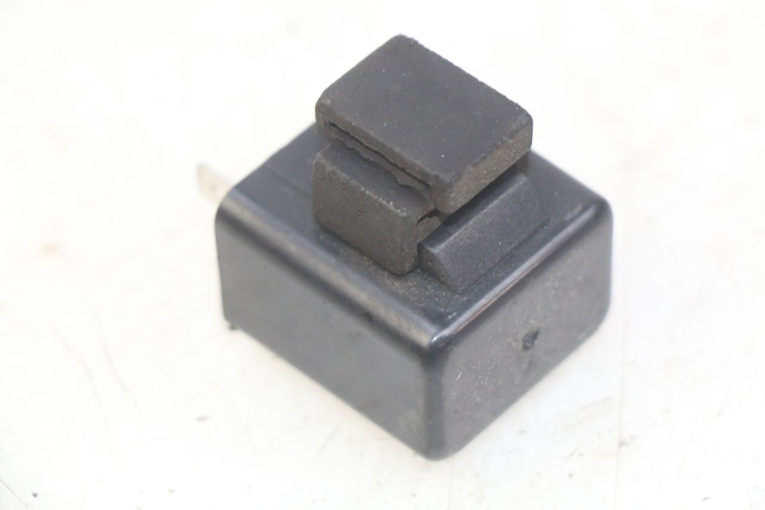 photo de RICHTINGAANWIJZERRELAIS PIAGGIO ZIP 4T 50 (2018 - 2020) - Detail van het onderdeel