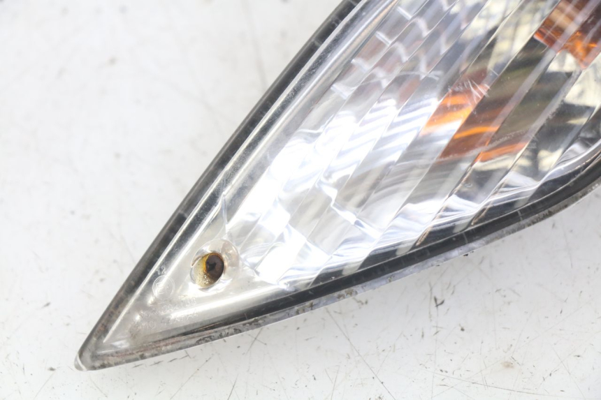 photo de ACHTERRECHTE KNIPPERLICHT SYM FIDDLE 3 III 125 (2014 - 2020) - Zoom op gebruiksstaat