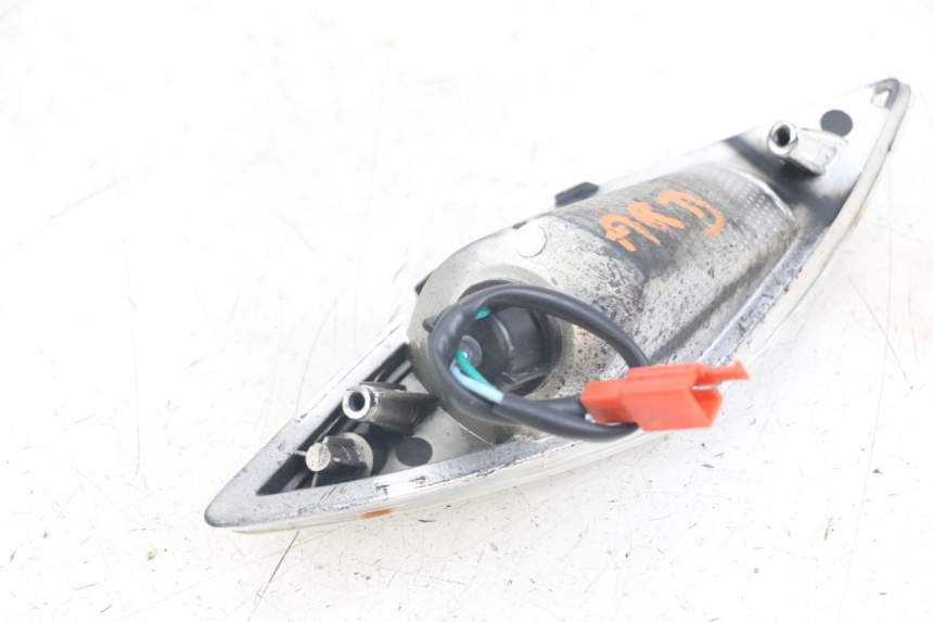 photo de ACHTERRECHTE KNIPPERLICHT SYM FIDDLE 3 III 125 (2014 - 2020) - Detail van het onderdeel