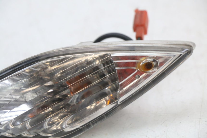 photo de ACHTERRECHTS KNIPPERLICHT SYM FIDDLE 3 III 50 (2014 - 2020) - Zoom op gebruiksstaat