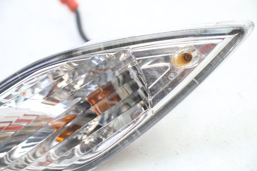 photo de ACHTERRECHTS KNIPPERLICHT SYM FIDDLE 3 III 50 (2014 - 2020) - Zoom op gebruiksstaat