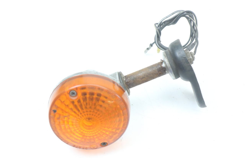 photo de ACHTERRECHTS KNIPPERLICHT SUZUKI GN 125 (1997 - 2000) - Detail van het onderdeel