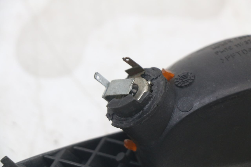 photo de ACHTERRECHTE KNIPPERLICHT PEUGEOT ELYSTAR 50 (2002 - 2014) - Bevestigingspunten