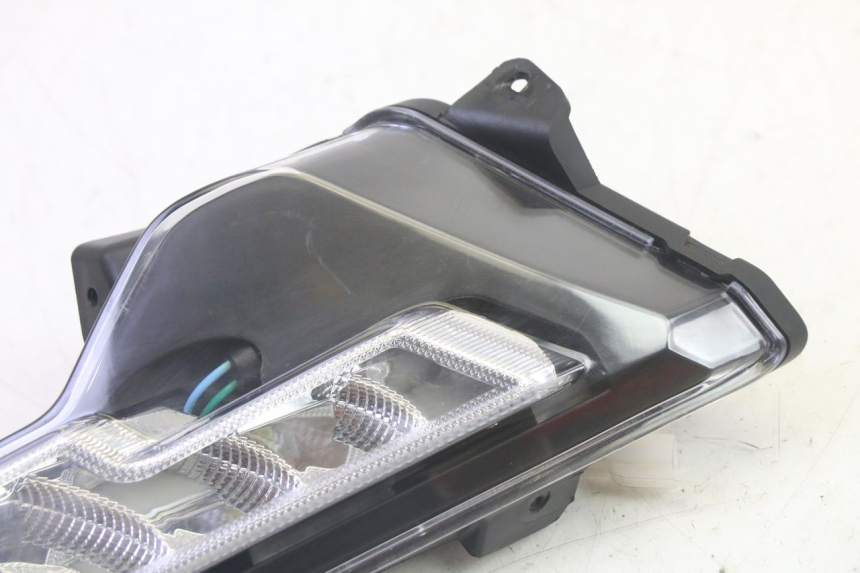 photo de ACHTERRECHTS KNIPPERLICHT EFUN PUSA 1 - Zoom op gebruiksstaat