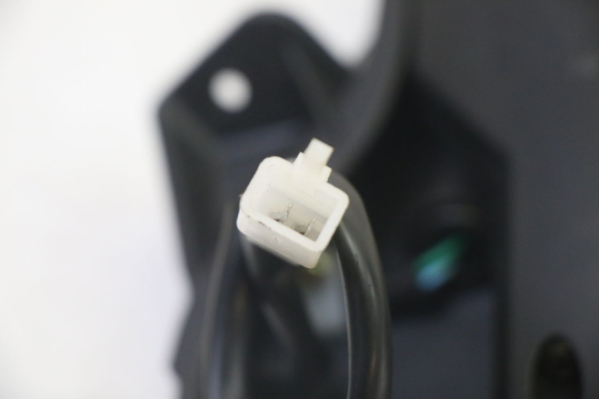 photo de ACHTERRECHTS KNIPPERLICHT EFUN PUSA 1 - Bevestigingspunten