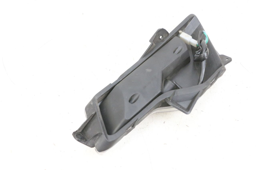 photo de ACHTERRECHTS KNIPPERLICHT EFUN PUSA 1 - Bevestigingspunten