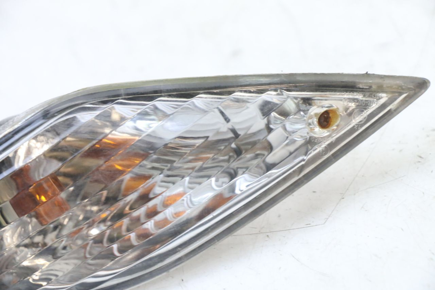 photo de ACHTERRECHTE KNIPPERLICHT SYM FIDDLE 3 III 125 (2014 - 2020) - Zoom op gebruiksstaat