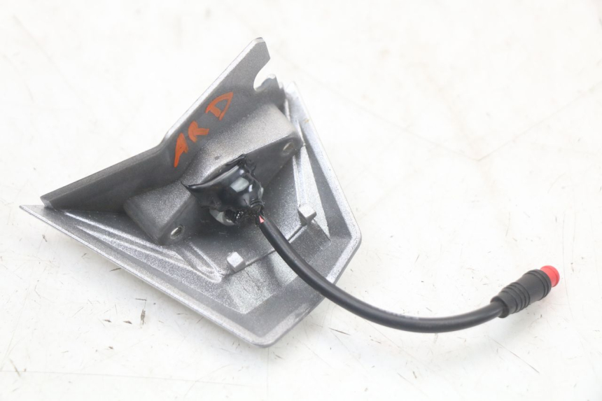 photo de ACHTERRECHTS KNIPPERLICHT DUALTRON TOGO PLUS 1 - Bevestigingspunten