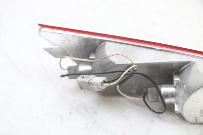 photo de ACHTERRECHTE KNIPPERLICHT PIAGGIO XEVO - X EVO 125 (2007 - 2017) - Bevestigingspunten