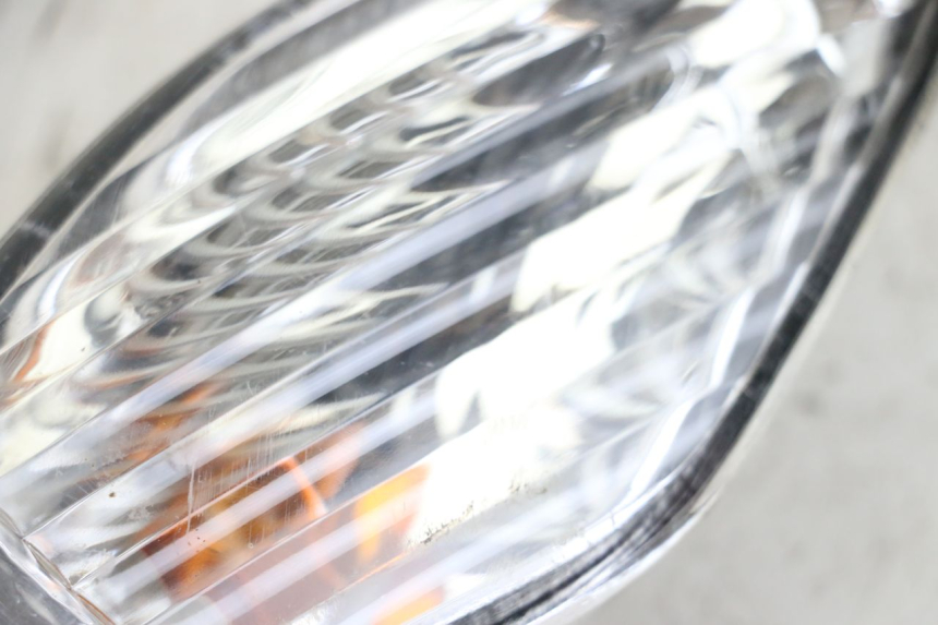 photo de ACHTERLINKS KNIPPERLICHT SYM FIDDLE 3 III 125 (2014 - 2020) - Detail van het onderdeel