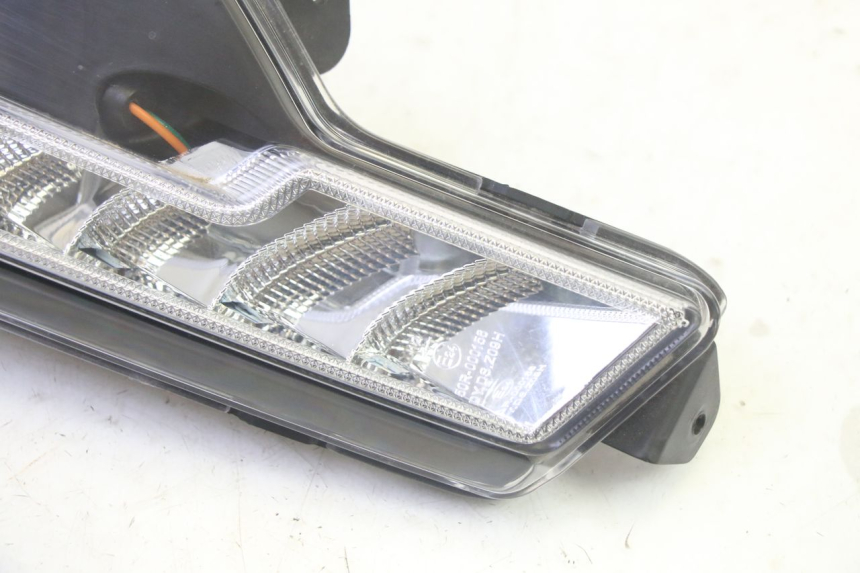 photo de ACHTERLINKS KNIPPERLICHT EFUN PUSA 1 - Zoom op gebruiksstaat