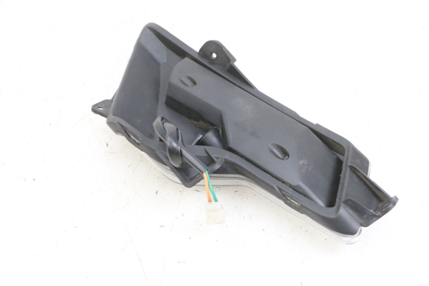 photo de ACHTERLINKS KNIPPERLICHT EFUN PUSA 1 - Andere kijkhoek