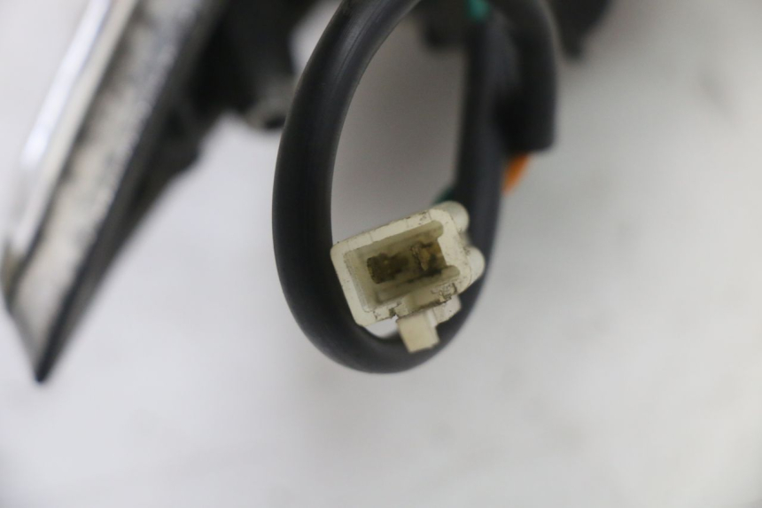 photo de ACHTERLINKS KNIPPERLICHT SYM FIDDLE 3 III 125 (2014 - 2020) - Bevestigingspunten