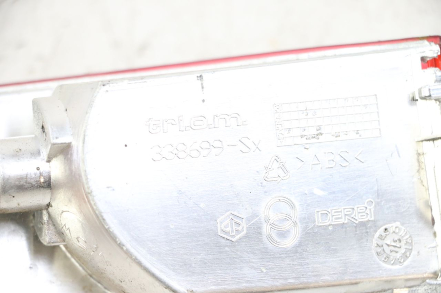 photo de ACHTERLINKS KNIPPERLICHT PIAGGIO X8 125 (2004 - 2007) - Detail van het onderdeel