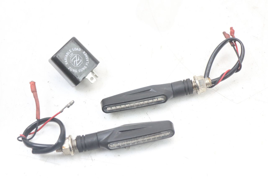 photo de ACHTERKNIPPERLICHT SUZUKI GS F 500 (2004 - 2007) - Hoofdaanzicht