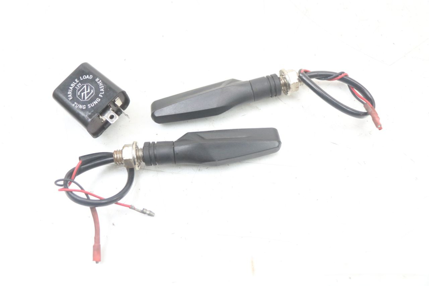 photo de ACHTERKNIPPERLICHT SUZUKI GS F 500 (2004 - 2007) - Detail van het onderdeel