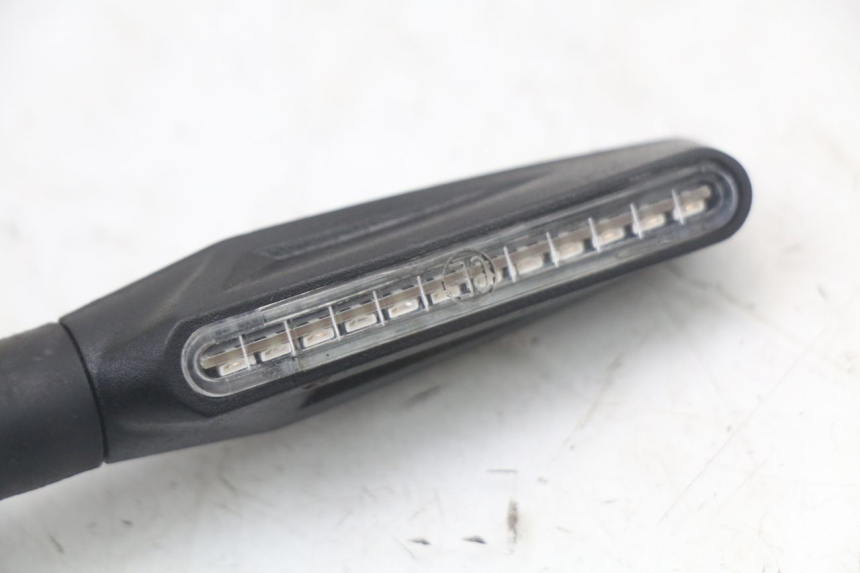 photo de ACHTERKNIPPERLICHT SUZUKI GS F 500 (2004 - 2007) - Bevestigingspunten