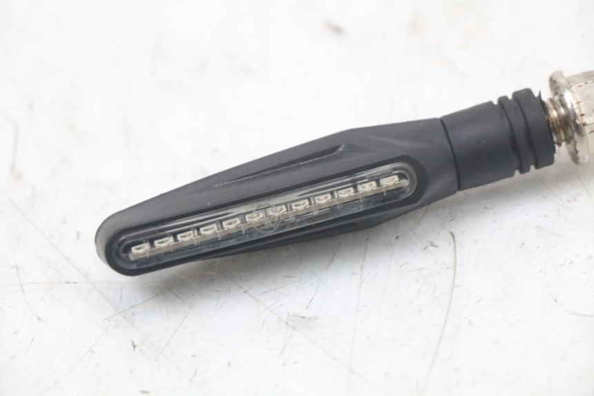 photo de ACHTERKNIPPERLICHT SUZUKI GS F 500 (2004 - 2007) - Markeringen en referenties