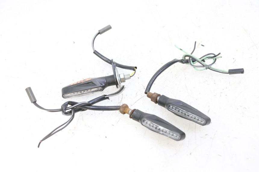 photo de ACHTERKNIPPERLICHT SUZUKI GSR 750 (2011 - 2017) - Hoofdaanzicht