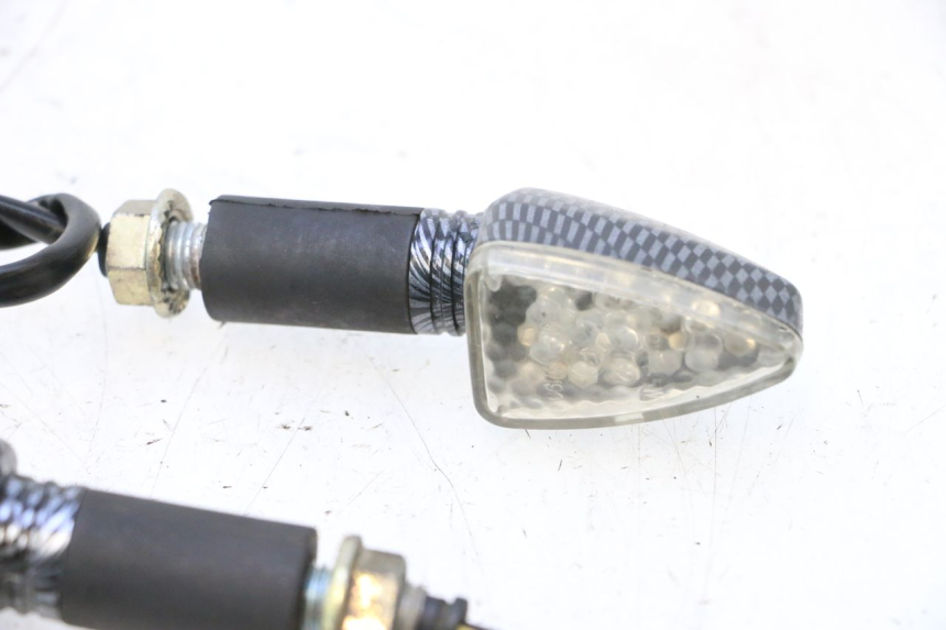 photo de ACHTERKNIPPERLICHT PEUGEOT LUDIX SNAKE 2T 50 (2004 - 2014) - Markeringen en referenties