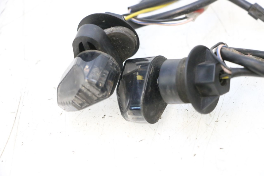 photo de ACHTERKNIPPERLICHT PIAGGIO MP3 RL 250 (2006 - 2010) - Zoom op gebruiksstaat