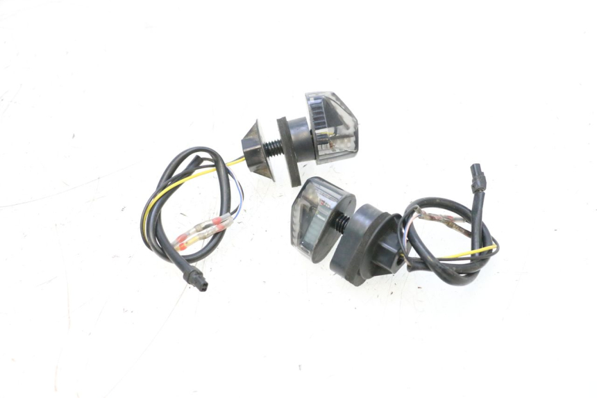 photo de ACHTERKNIPPERLICHT PIAGGIO MP3 RL 250 (2006 - 2010) - Overzicht