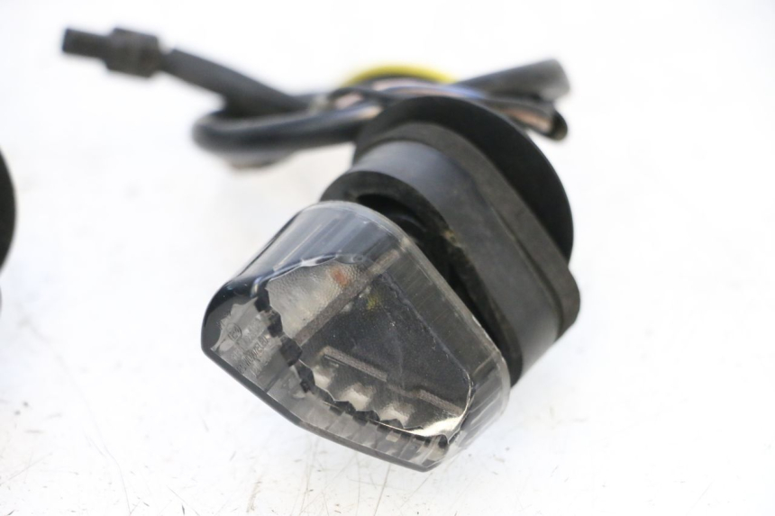 photo de ACHTERKNIPPERLICHT PIAGGIO MP3 RL 250 (2006 - 2010) - Staat van het oppervlak