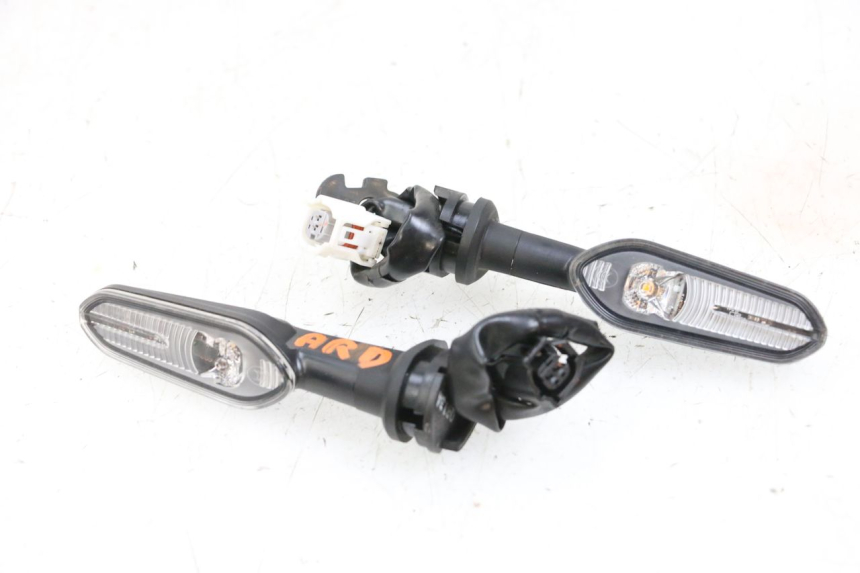 photo de ACHTERKNIPPERLICHT YAMAHA NEO'S CORE 1 (2022 - 2026) - Hoofdaanzicht