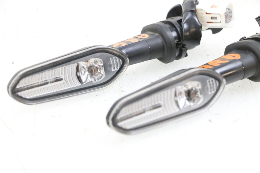 photo de ACHTERKNIPPERLICHT YAMAHA NEO'S CORE 1 (2022 - 2026) - Detail van het onderdeel