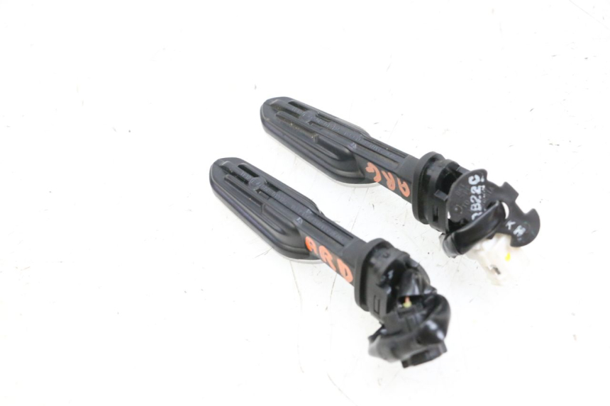 photo de ACHTERKNIPPERLICHT YAMAHA NEO'S CORE 1 (2022 - 2026) - Zoom op gebruiksstaat