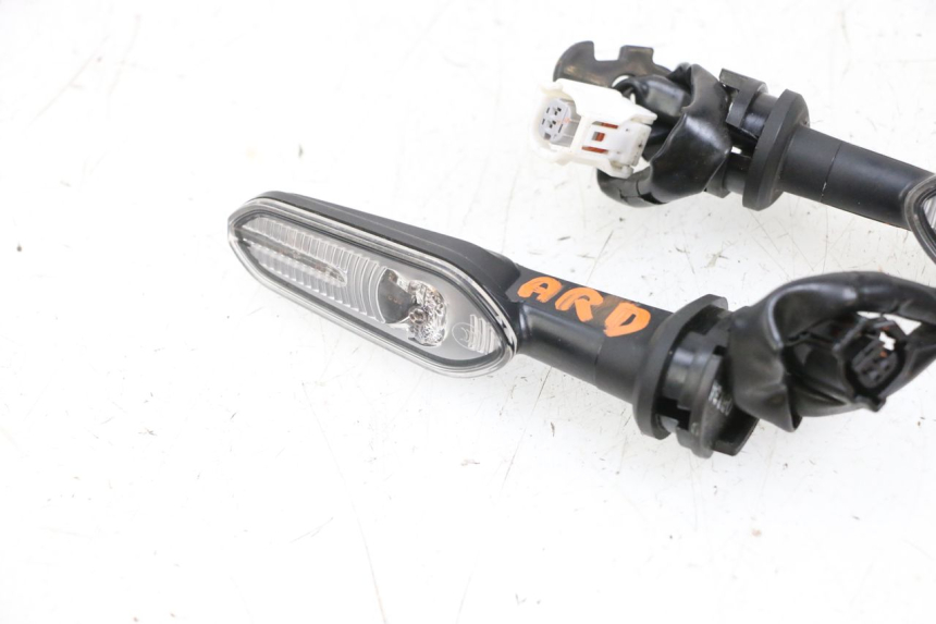 photo de ACHTERKNIPPERLICHT YAMAHA NEO'S CORE 1 (2022 - 2026) - Bevestigingspunten