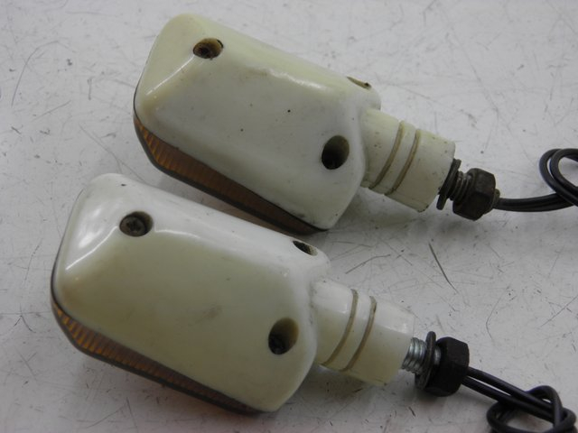photo de ACHTERKNIPPERLICHT SUZUKI GSF N BANDIT 600 (1996 - 1999) - Detail van het onderdeel